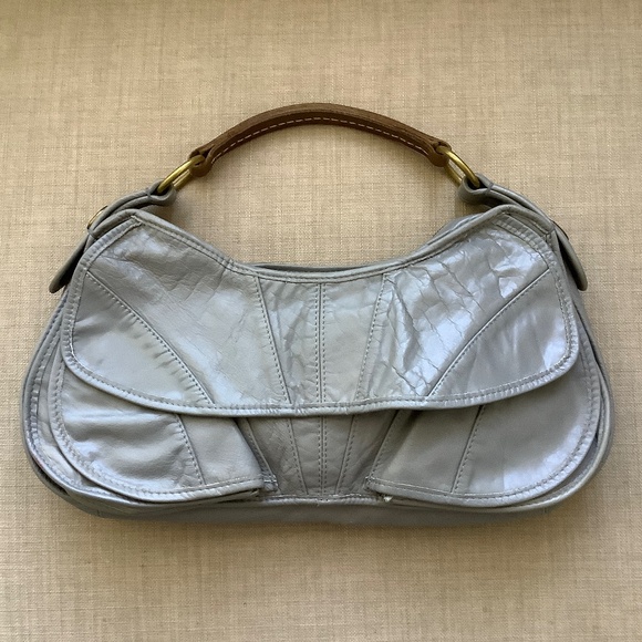 Light grey leather shoulder bag - Picture 1 of 8